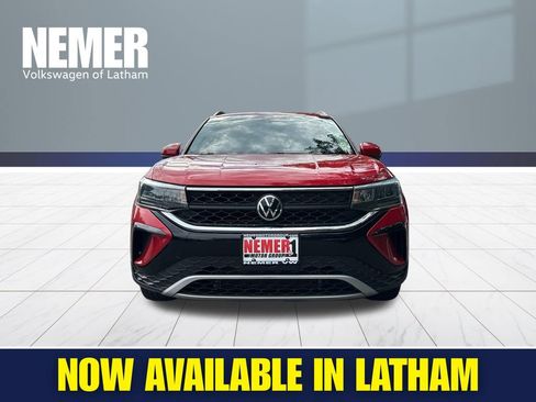 Used 2022 Volkswagen Taos SE FWD image 6