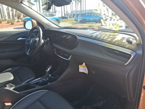 Used 2025 Buick Encore GX Avenir w/ Avenir Technology Package FWD image 10