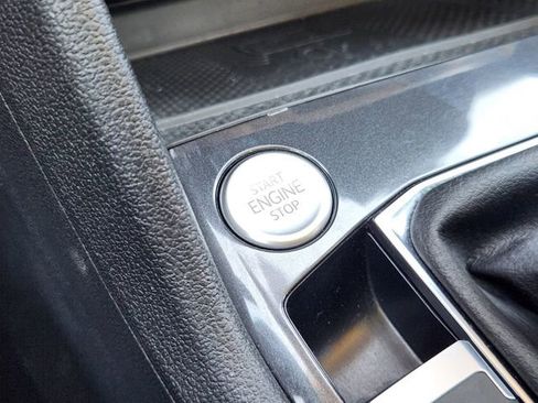 Used 2023 Volkswagen Tiguan SE w/ Panoramic Sunroof Package image 21