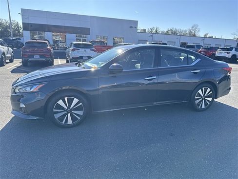Used 2019 Nissan Altima 2.5 SV image 1