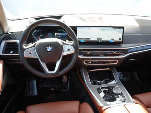 Used 2024 BMW X7 xDrive40i w/ Premium Package image 7
