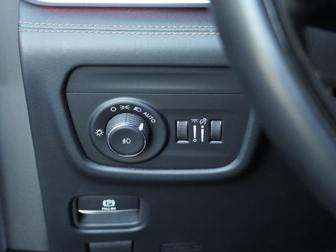 Used 2023 Jeep Grand Cherokee L Summit AWD/4WD image 17