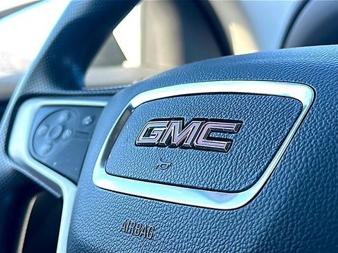 Used 2024 GMC Terrain SLE FWD image 31