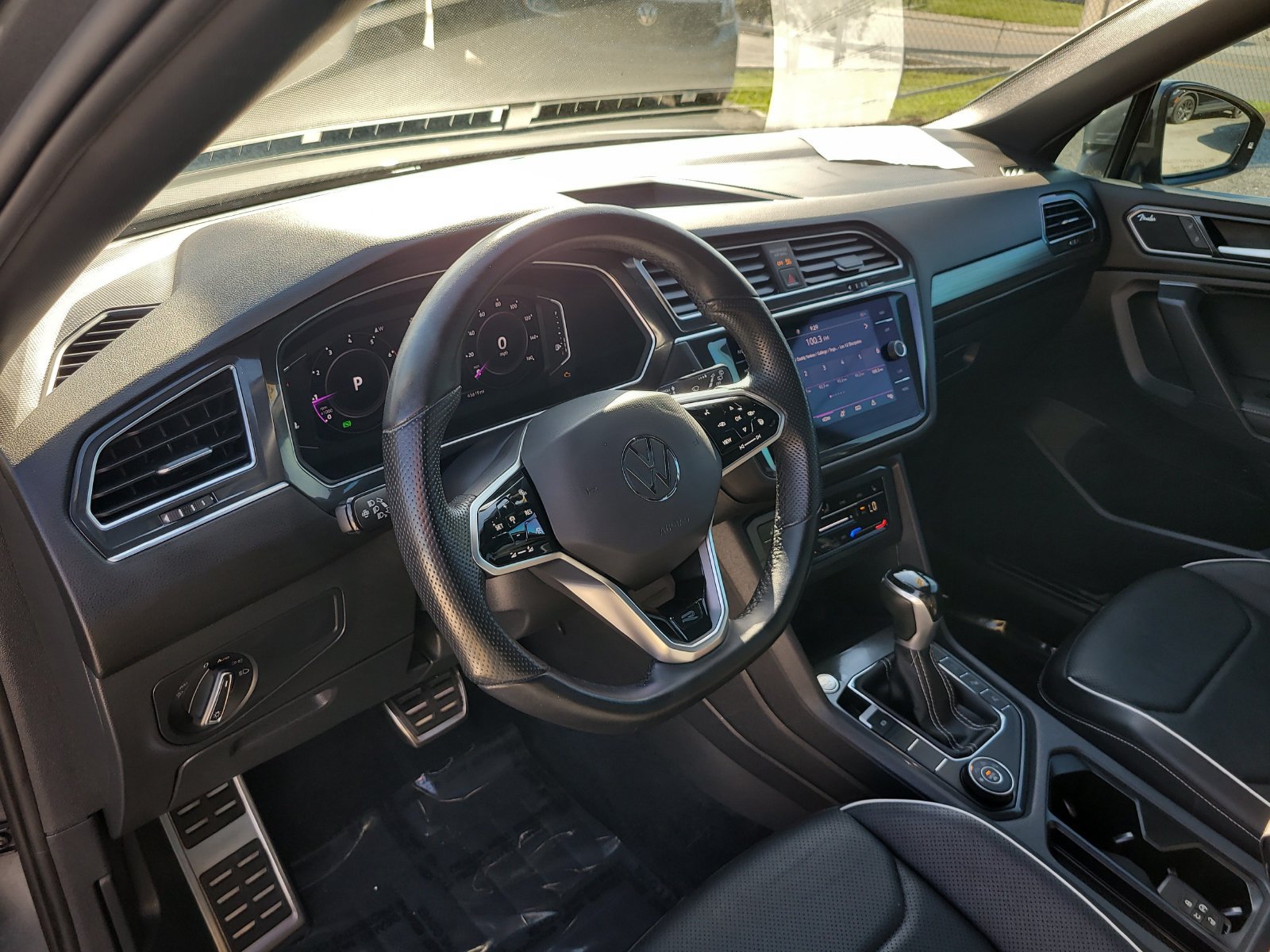 Used 2022 Volkswagen Tiguan SEL R-Line AWD/4WD image 18