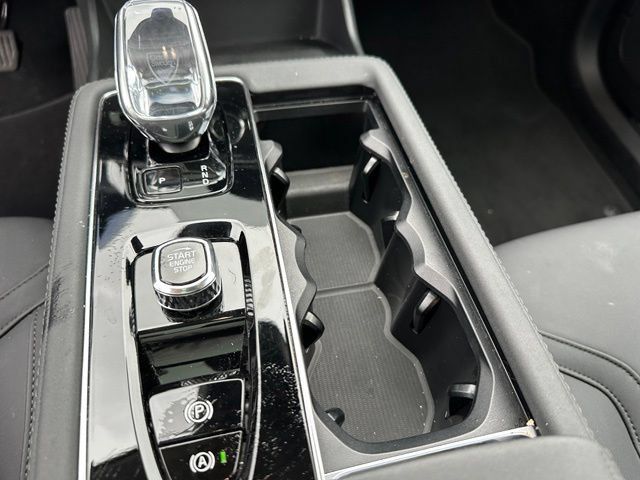 Used 2025 Volvo XC90 B6 Plus AWD/4WD image 44