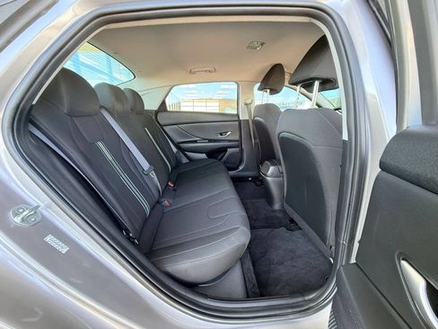Used 2023 Hyundai Elantra SEL w/ Cargo Package FWD image 18