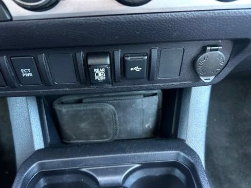 Used 2020 Toyota Tacoma SR5 w/ Technology Package AWD/4WD image 19