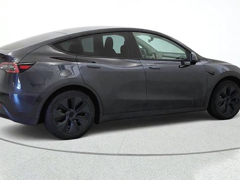 Used 2024 Tesla Model Y Long Range RWD image 9