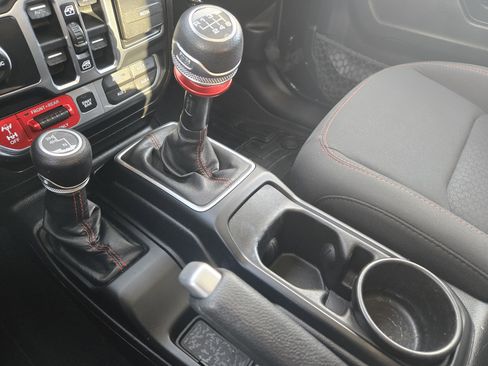 Used 2018 Jeep Wrangler Unlimited Rubicon image 22