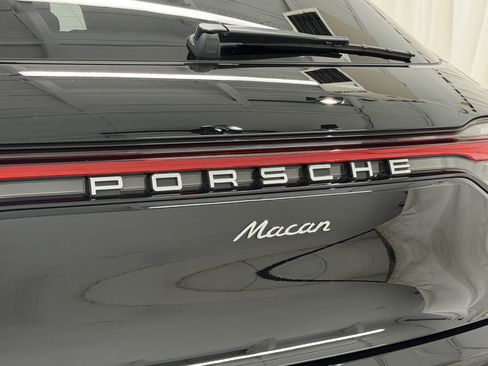Certified 2026 Porsche Macan AWD/4WD image 61