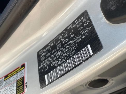 Used 2017 Genesis G90 3.3T Premium image 34