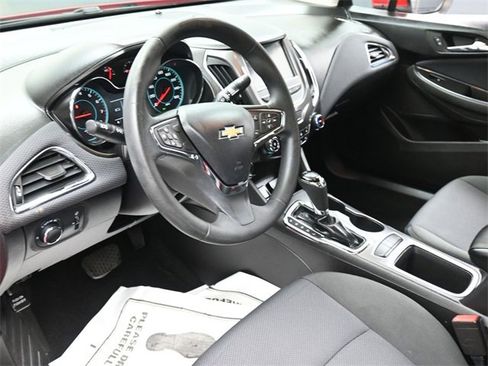 Used 2018 Chevrolet Cruze LT image 7