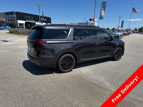 New 2025 Kia Carnival SX Prestige FWD image 3