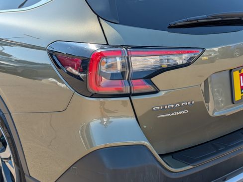 Used 2021 Subaru Outback Limited image 17