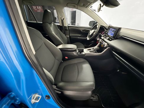 Used 2019 Toyota RAV4 LE image 30