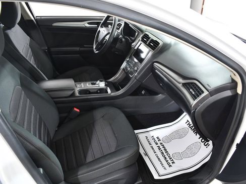 Used 2020 Ford Fusion SE image 10