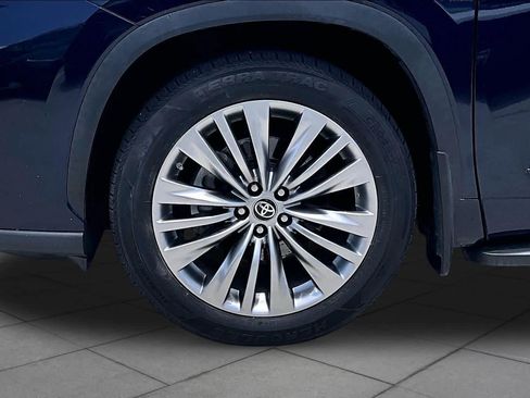 Used 2021 Toyota Highlander Platinum AWD/4WD image 11