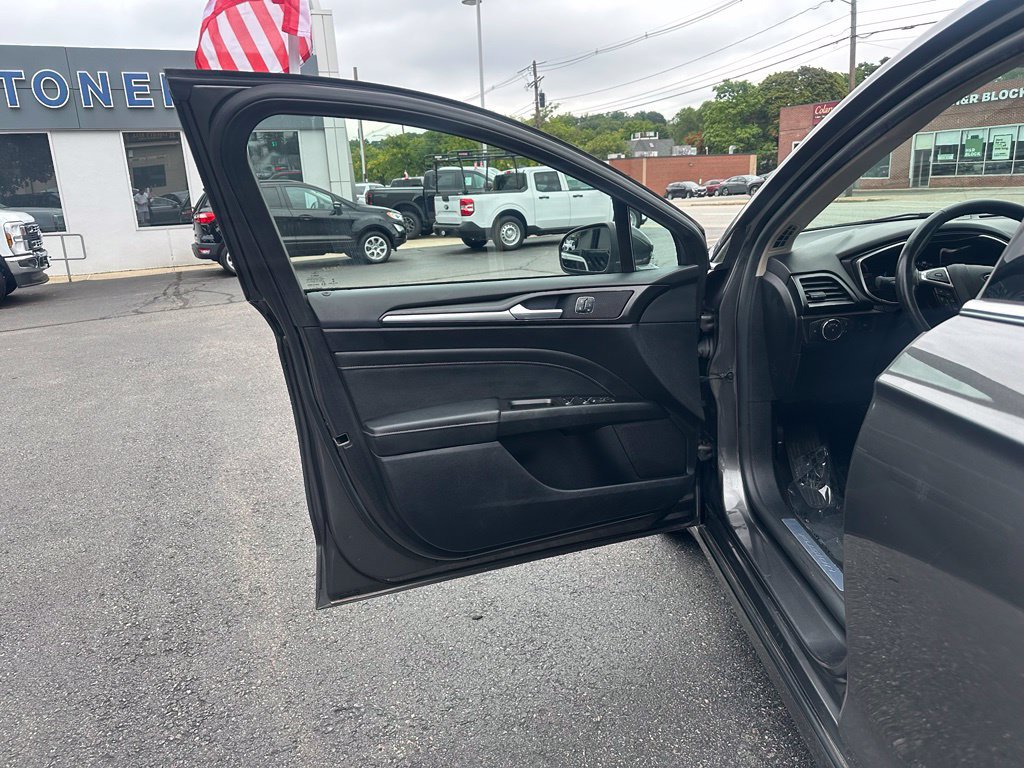 Used 2018 Ford Fusion Titanium AWD/4WD image 13