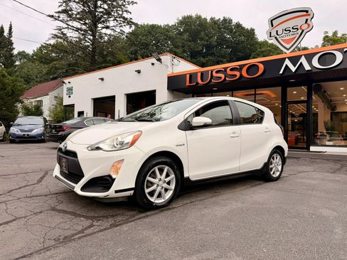 Used 2017 Toyota Prius C One FWD image 3