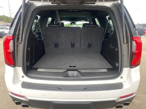 Used 2025 GMC Yukon XL Denali AWD/4WD image 24