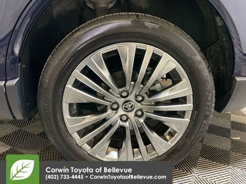 Used 2021 Toyota Venza Limited image 25