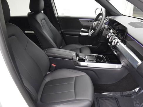 Used 2022 Mercedes-Benz GLB 250 4MATIC image 16