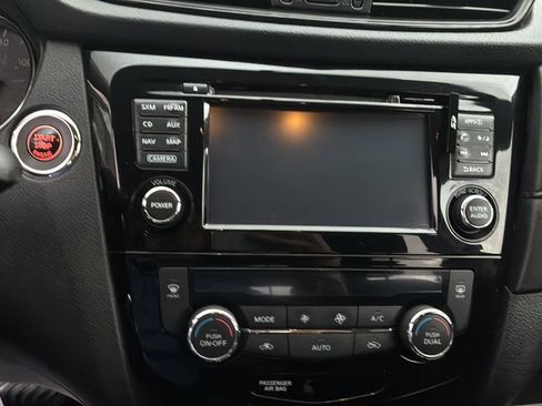 Used 2017 Nissan Rogue SV AWD/4WD image 12