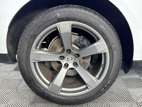 Used 2023 Porsche Macan AWD/4WD image 30