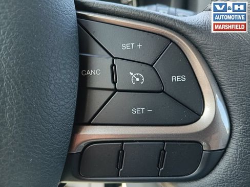 Used 2022 Jeep Renegade Latitude w/ Convenience Group AWD/4WD image 14
