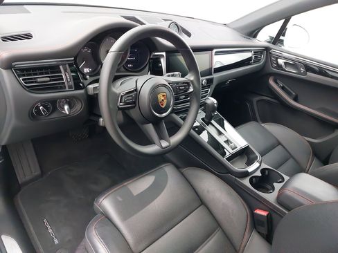 Used 2025 Porsche Macan S image 18