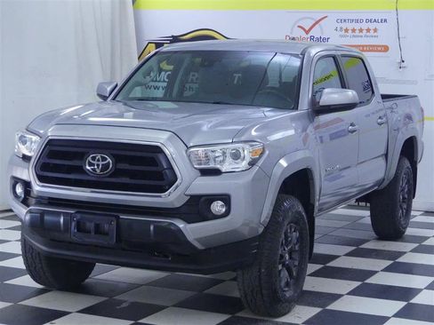 Used 2021 Toyota Tacoma SR5 AWD/4WD image 4