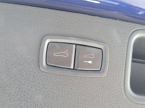 Certified 2023 Porsche Macan AWD/4WD image 18