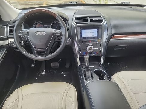 Used 2018 Ford Explorer Platinum AWD/4WD image 18