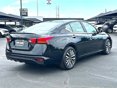 Used 2025 Nissan Altima 2.5 SV FWD image 8