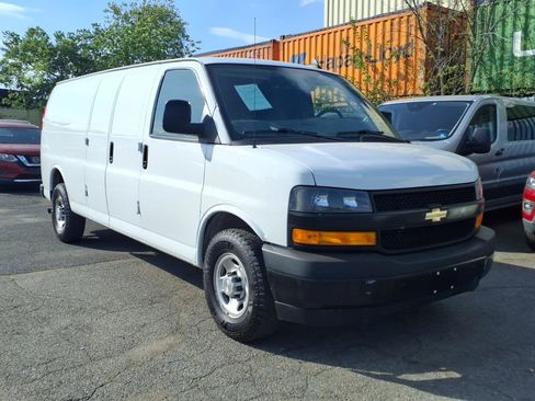 Used 2018 Chevrolet Express 2500 Extended w/ Driver Convenience Package RWD image 1