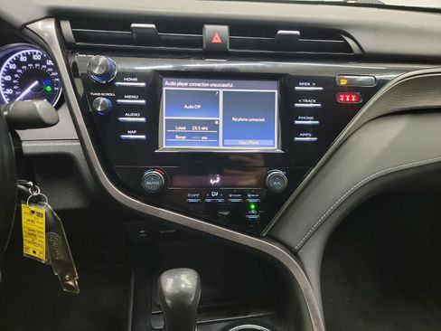 Used 2019 Toyota Camry SE w/ Carpet Mat Package image 21