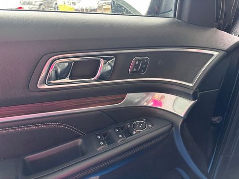 Used 2018 Ford Explorer Limited FWD image 19