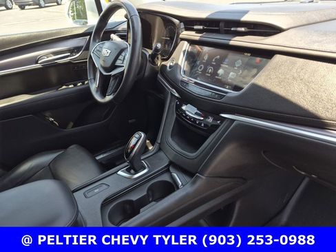 Used 2018 Cadillac XT5 Luxury w/ Driver Awareness Package FWD image 12