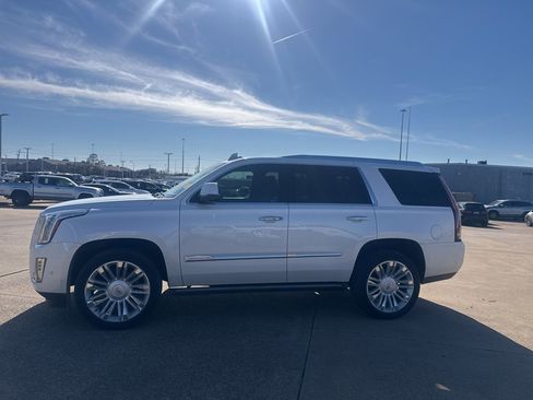 Used 2017 Cadillac Escalade Platinum image 10