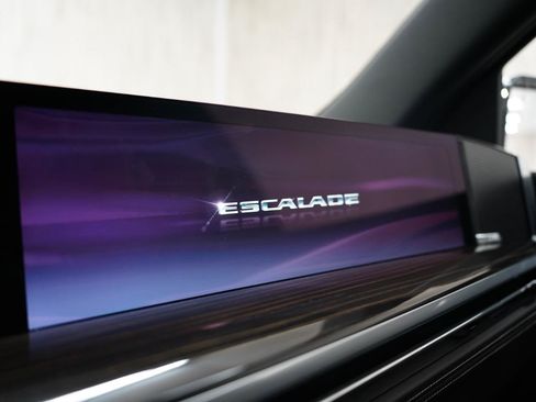Used 2025 Cadillac Escalade Premium Luxury AWD/4WD image 22