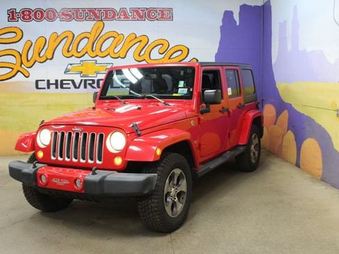 Used 2016 Jeep Wrangler Unlimited Sahara w/ Dual Top Group AWD/4WD image 2