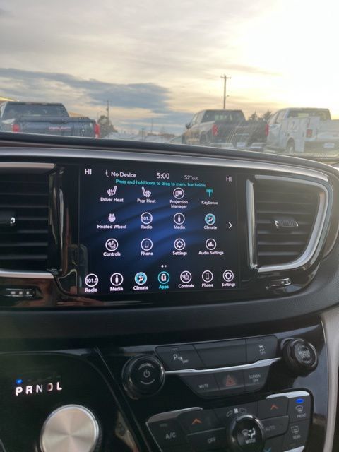 Used 2019 Chrysler Pacifica Touring-L FWD image 47
