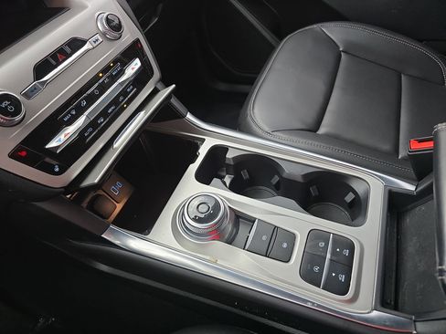 Used 2024 Ford Explorer XLT w/ Equipment Group 202A image 25