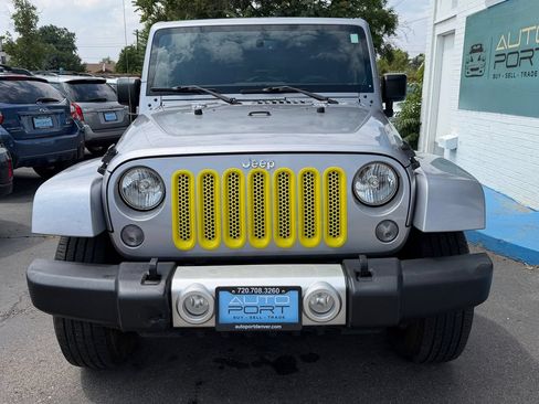 Used 2015 Jeep Wrangler Unlimited Sahara w/ Connectivity Group AWD/4WD image 6