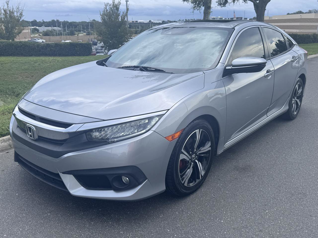 Used 2017 Honda Civic Touring image 6