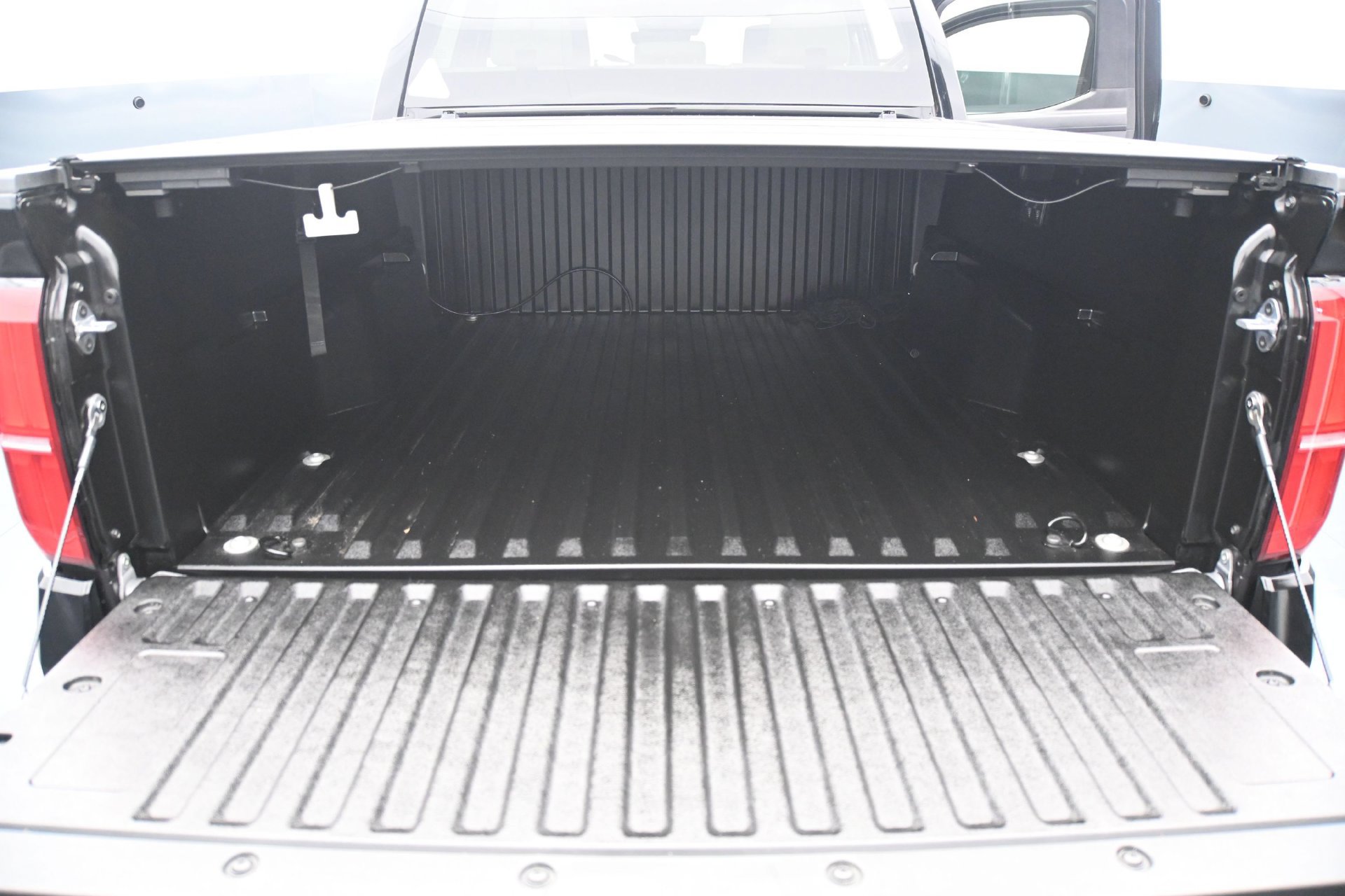 Used 2025 Toyota Tacoma SR5 AWD/4WD image 15