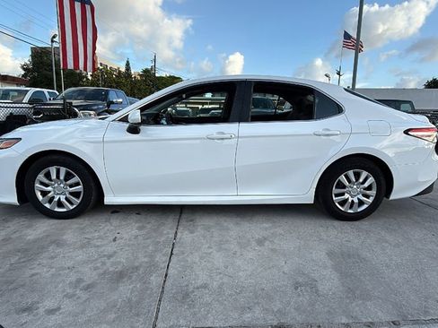Used 2018 Toyota Camry L image 10