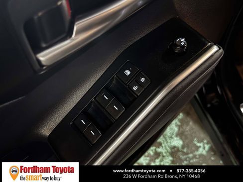 Used 2024 Toyota Highlander XSE AWD/4WD image 16