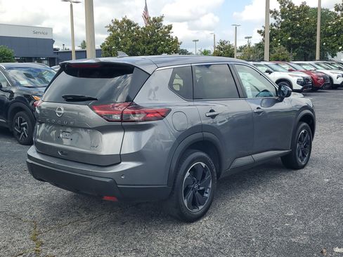 Certified 2024 Nissan Rogue SV FWD image 4