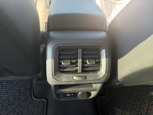 Used 2022 Volkswagen Tiguan SE w/ Panoramic Sunroof Package AWD/4WD image 23